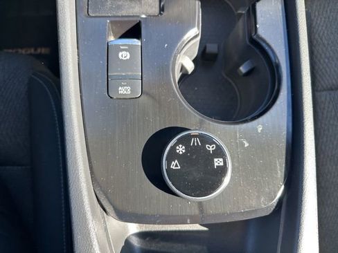 Used 2024 Nissan Rogue SV image 31