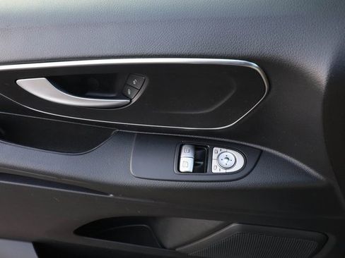 Used 2022 Mercedes-Benz Metris Passenger image 54