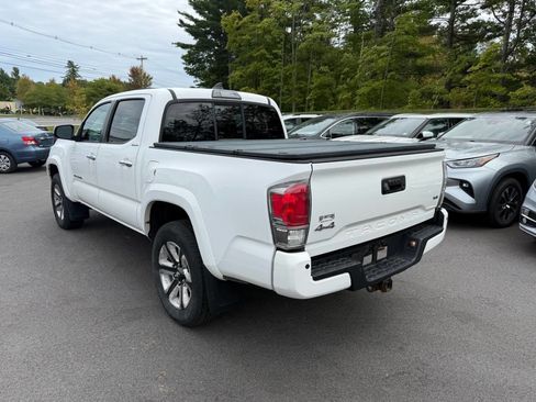 Used 2016 Toyota Tacoma Limited image 9