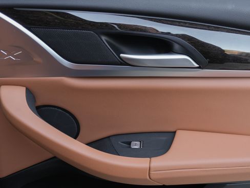 Certified 2025 BMW X4 xDrive30i image 33