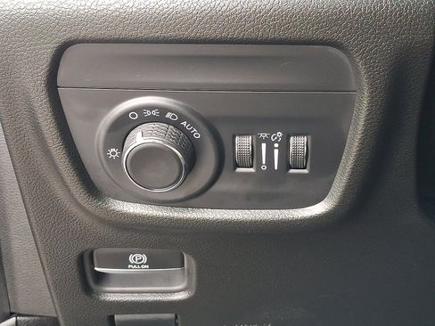 Used 2023 Jeep Grand Cherokee L Laredo AWD/4WD image 25