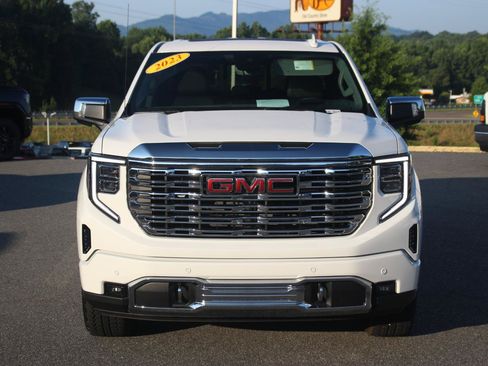 Used 2023 GMC Sierra 1500 Denali w/ Technology Package AWD/4WD image 2