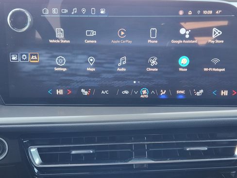 Used 2024 Chevrolet Traverse LT image 18