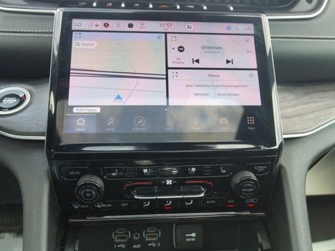 Used 2024 Jeep Grand Cherokee L Limited w/ Luxury Tech Group II AWD/4WD image 23