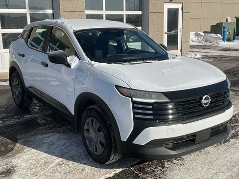 Used 2025 Nissan Kicks S image 3