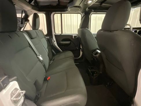 Used 2018 Jeep Wrangler Unlimited Sport image 12
