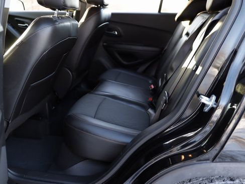 Used 2022 Chevrolet Trax LT w/ Midnight Edition image 23