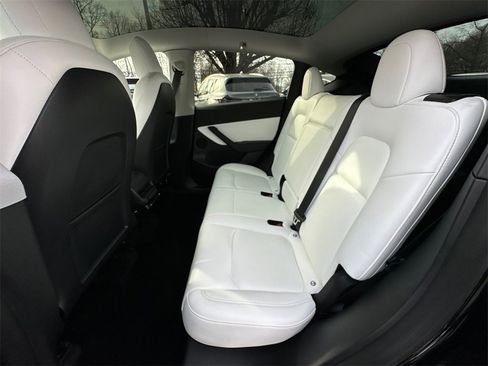 Used 2022 Tesla Model Y Performance image 18