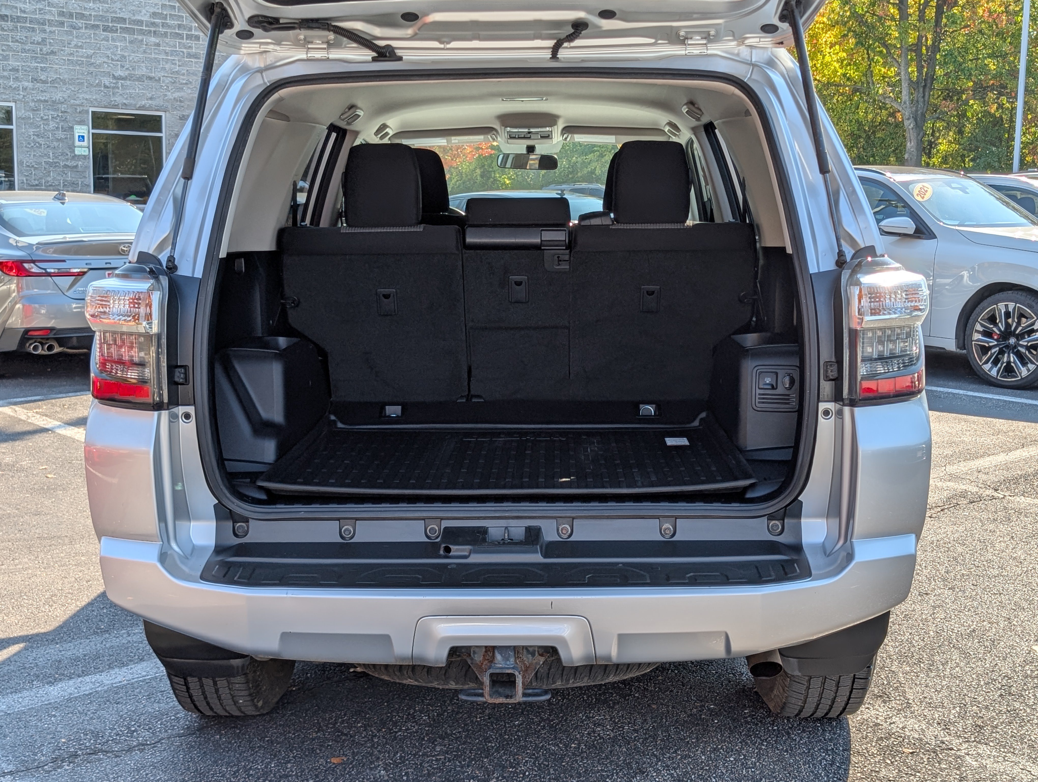Used 2018 Toyota 4Runner SR5 AWD/4WD image 14