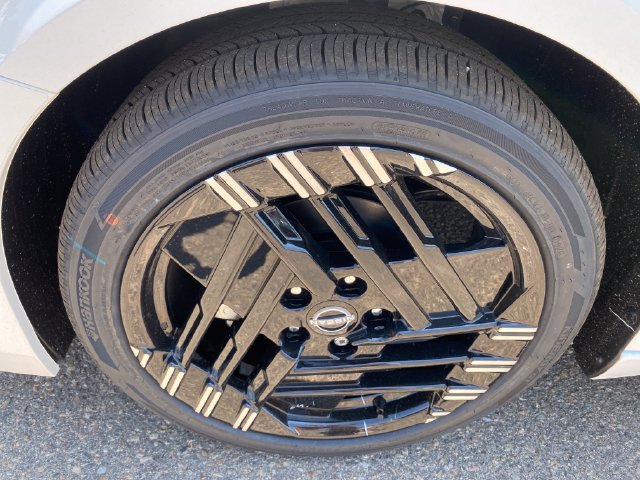 New 2026 Nissan Sentra SR w/ SR Premium Package FWD image 25