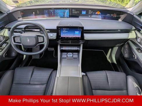 Used 2025 Lincoln Nautilus Reserve AWD/4WD image 14