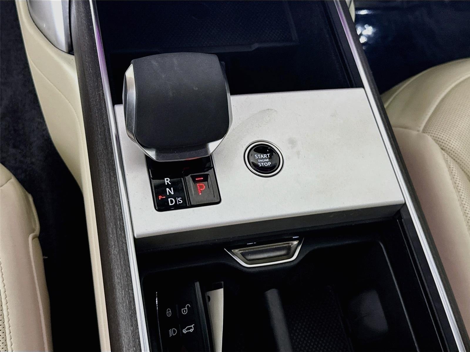 Used 2024 Land Rover Range Rover Long Wheelbase SE AWD/4WD image 19