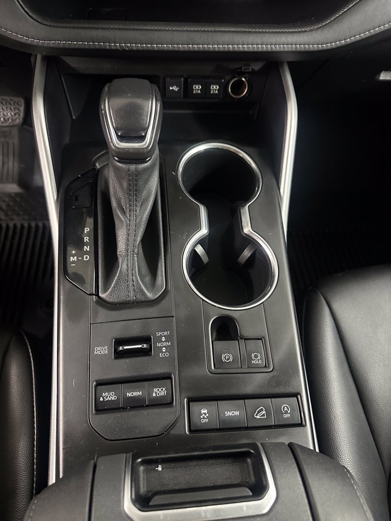 Used 2020 Toyota Highlander XLE AWD/4WD image 19