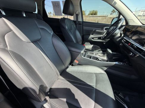 Used 2024 Kia Sorento S FWD image 39