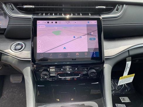 New 2025 Jeep Grand Cherokee Limited w/ Luxury Tech Group II image 15