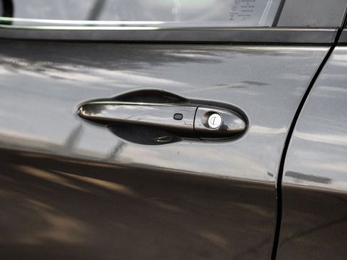 Used 2022 Jeep Cherokee Limited image 51