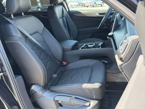 Certified 2025 Volkswagen Atlas Cross Sport SE AWD/4WD image 7