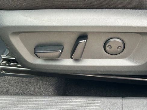 Used 2025 Nissan Rogue SV FWD image 21