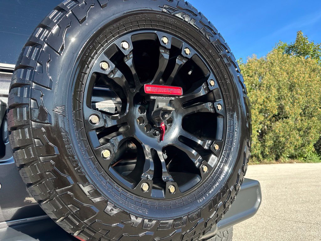 Used 2018 Jeep Wrangler Unlimited Sahara w/ Cold Weather Group AWD/4WD image 30
