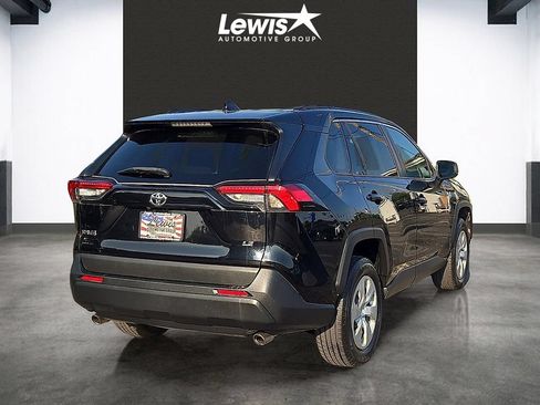 Used 2021 Toyota RAV4 LE FWD image 4