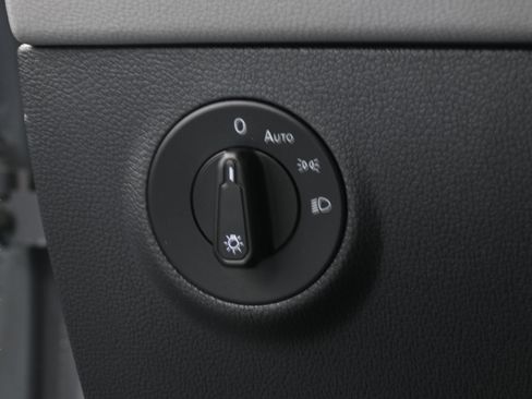 Used 2024 Volkswagen Taos SE image 49