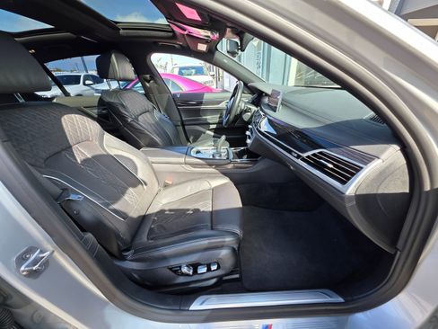 Used 2020 BMW 750i xDrive w/ M Sport Package image 16