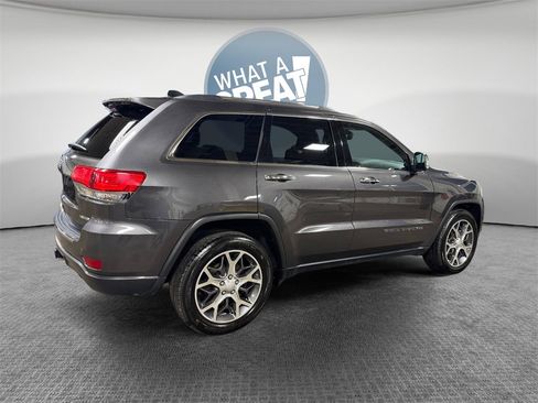 Used 2019 Jeep Grand Cherokee Limited w/ Trailer Tow Group IV image 3