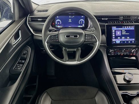 Used 2024 Jeep Grand Cherokee Altitude image 16