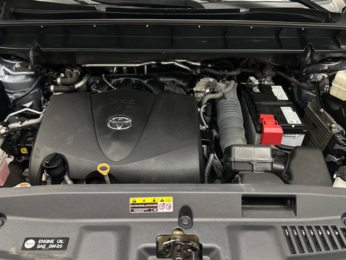 Certified 2021 Toyota Highlander Platinum AWD/4WD image 11