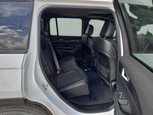 New 2025 Jeep Grand Cherokee Altitude RWD image 27