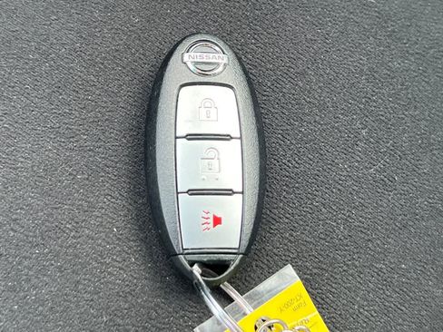 Used 2015 Nissan Pathfinder S image 28