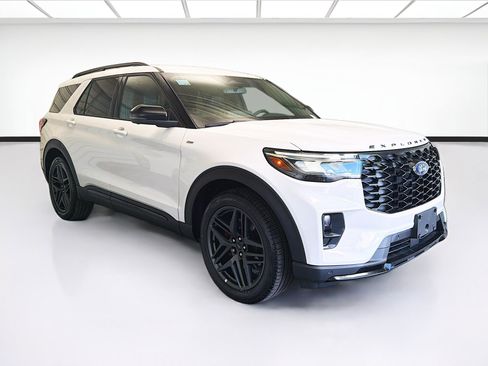 Used 2025 Ford Explorer ST-Line w/ Premium Package RWD image 3