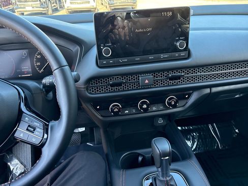 Used 2025 Honda HR-V Sport image 17