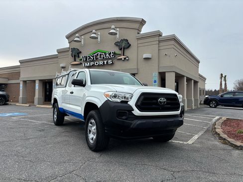 Used 2023 Toyota Tacoma SR image 4