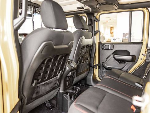 Used 2020 Jeep Wrangler Unlimited Rubicon w/ Dual Top Group image 32