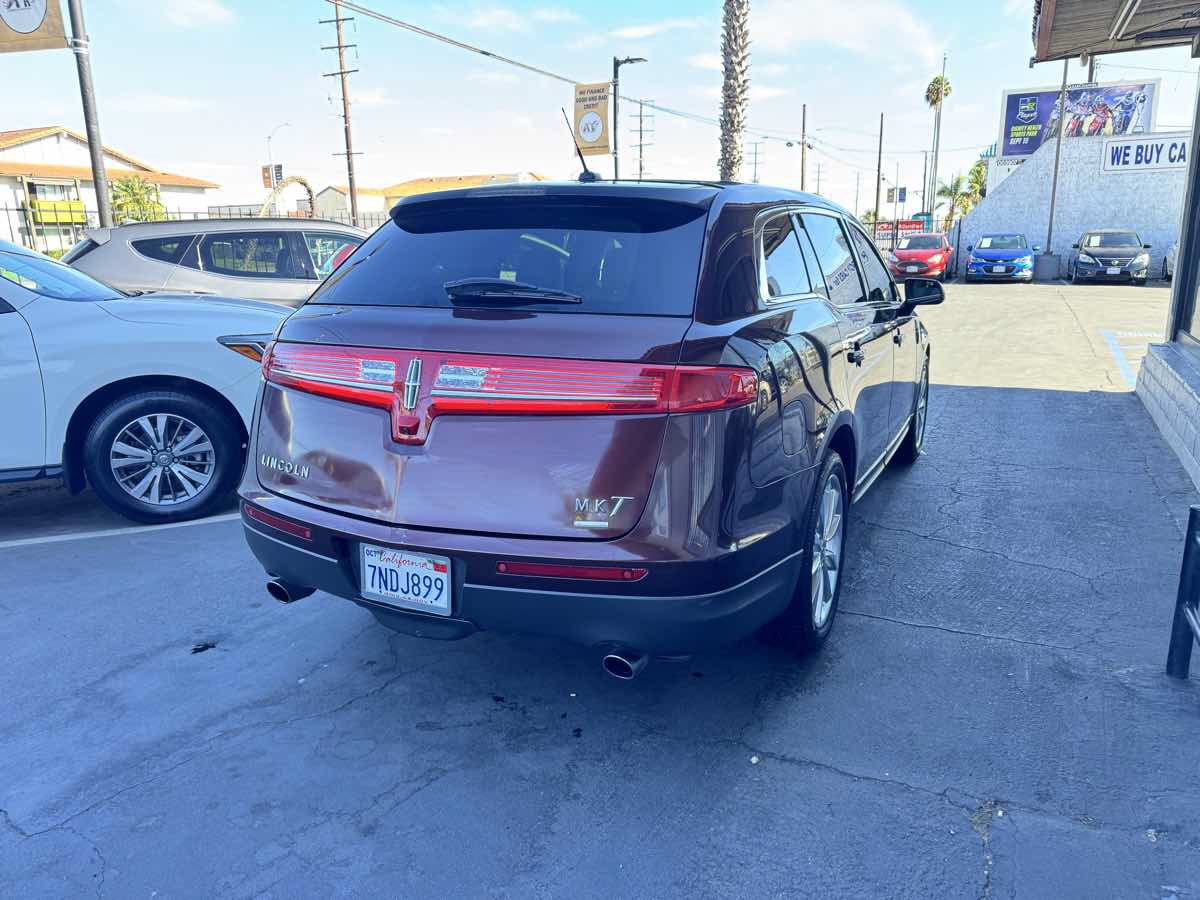 Used 2012 Lincoln MKT AWD image 5
