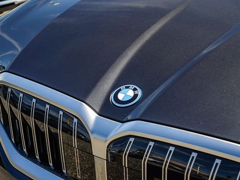 New 2026 BMW i5 eDrive40 w/ Premium Package image 9