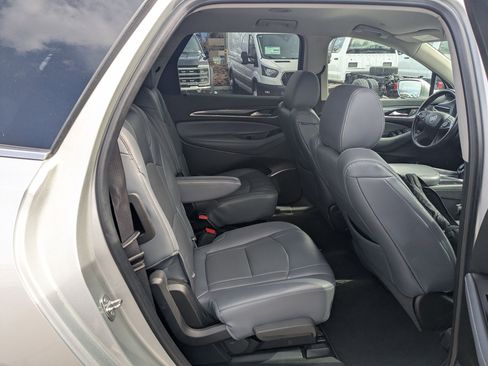 Used 2019 Buick Enclave Essence image 31