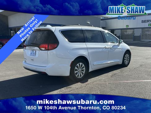 Used 2017 Chrysler Pacifica Touring-L image 20