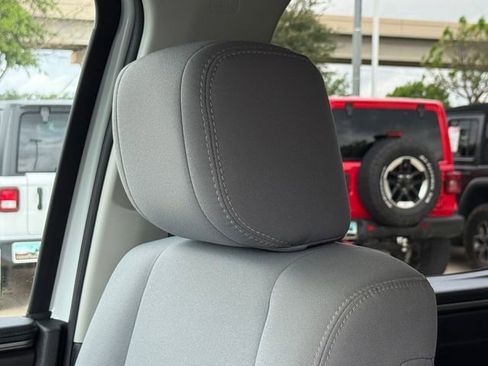 Used 2024 Toyota Tundra SR5 w/ SR5 Convenience Package AWD/4WD image 11