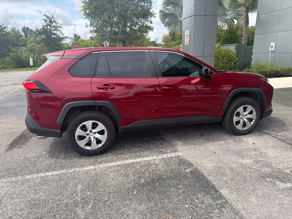 Used 2022 Toyota RAV4 LE FWD image 3