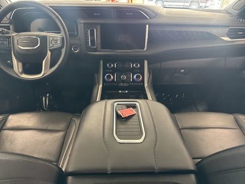 Used 2023 GMC Yukon XL Denali AWD/4WD image 2