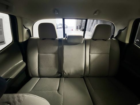 Used 2022 Toyota Tacoma SR5 RWD image 32