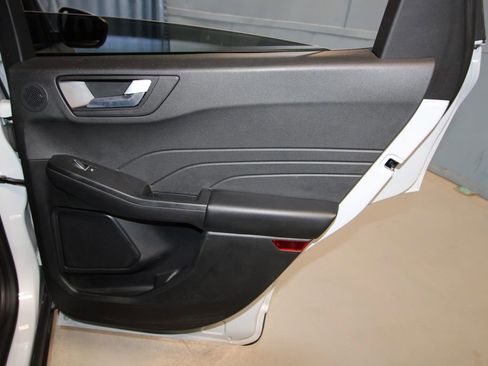 Used 2025 Ford Escape SE w/ PHEV Premium Package image 26