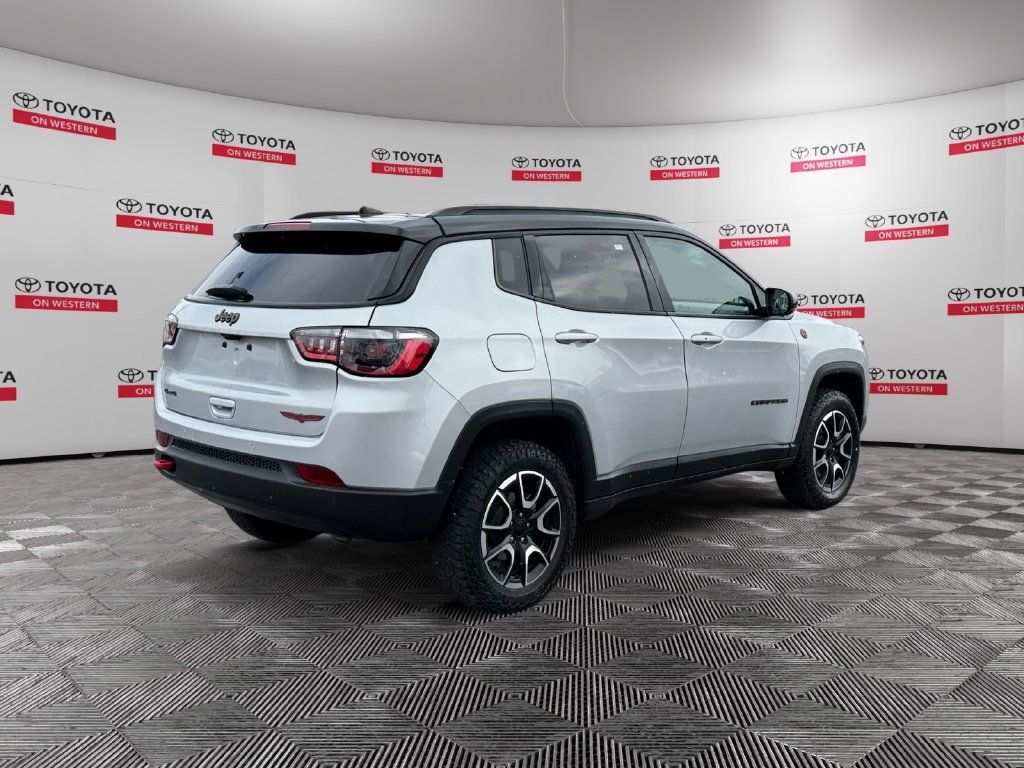 Used 2024 Jeep Compass Trailhawk AWD/4WD image 3