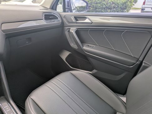 Certified 2023 Volkswagen Tiguan SE FWD image 17
