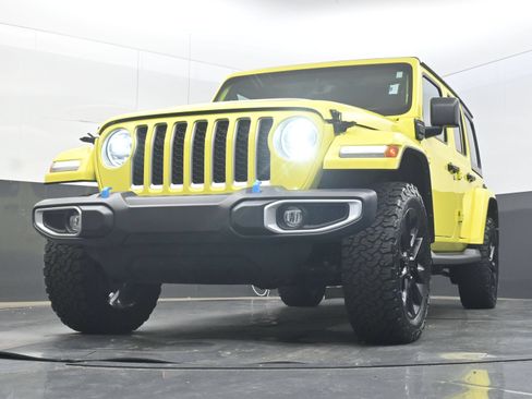 Used 2022 Jeep Wrangler Unlimited Sahara w/ Cold Weather Group AWD/4WD image 25