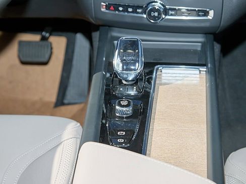 New 2026 Volvo XC60 B5 Plus w/ Protection Package Premier image 28