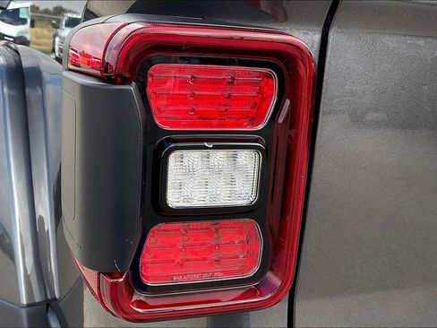 New 2025 Jeep Gladiator Rubicon w/ Convenience Group image 30