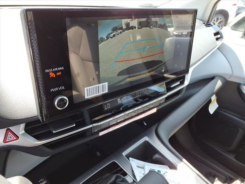 New 2026 Toyota Sienna XLE AWD/4WD image 18